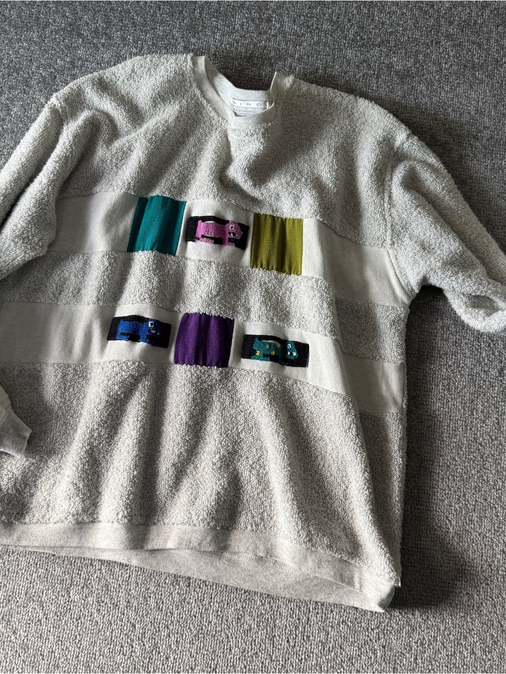 Vintage Nino Wong Women's Medium Gray Terry Crewneck w/ Embroidered Patch Design